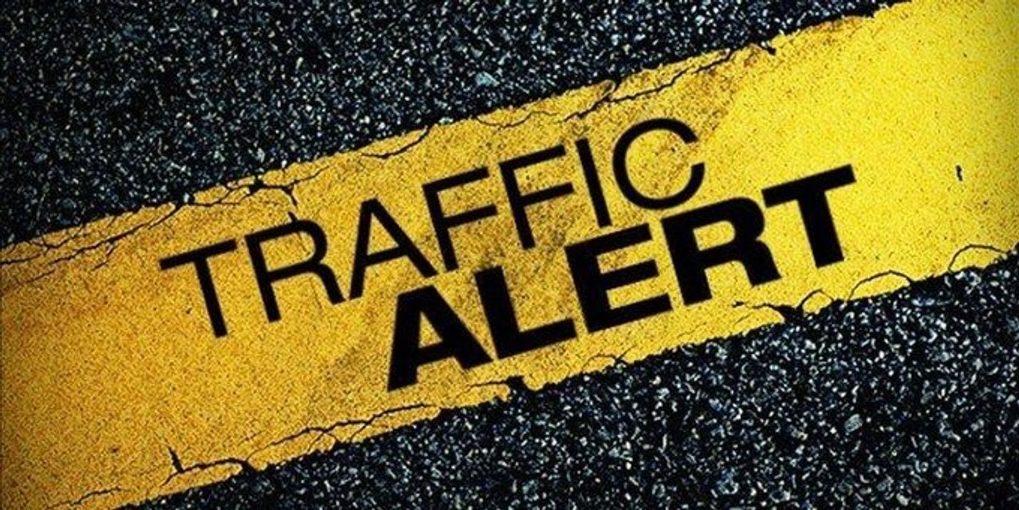 traffic alert graphic with asphalt and yellow line